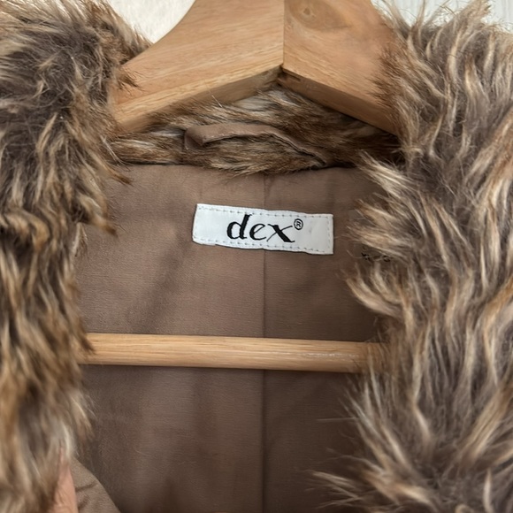 Girls 14/16 faux fur vest - Picture 2 of 2